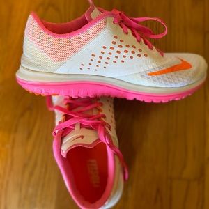 Nike Womens Fitsole Crosstrainers. Size 8.